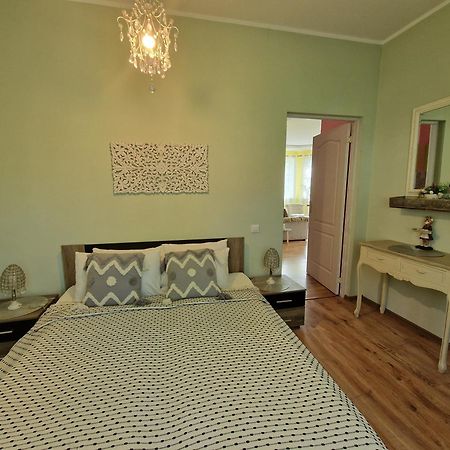 Boutigue City House With Terrace And Garden Free Parking Рига Экстерьер фото